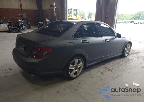 2011 Mercedes-Benz C 300 Luxury 4Matic/Sport 4Matic из США, поврежденный, VIN WDDGF8BB1BR165117